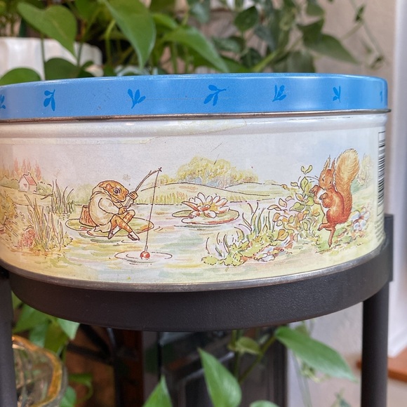 Vintage Peter Rabbit By Beatrix Potter Tin Box Whimsical Design & Storybook Char - Picture 8 of 10